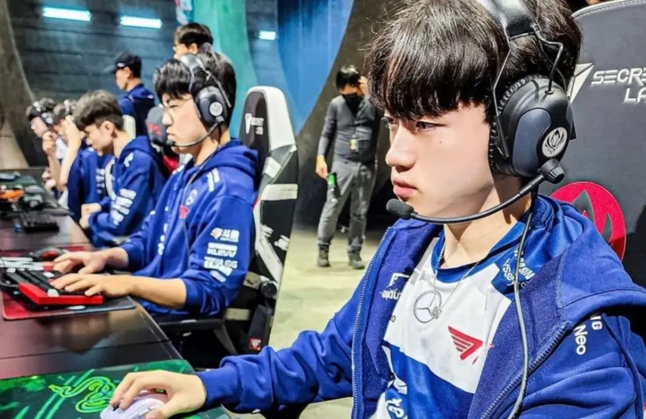 九游-Faker爆冷击败曼联，精彩发挥引爆全场！的简单介绍